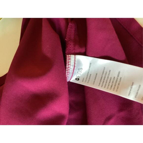 Figs Scrub Set Sz L Catarina Top with Pocket Zamora Scrub Pants Magenta - Picture 8 of 12
